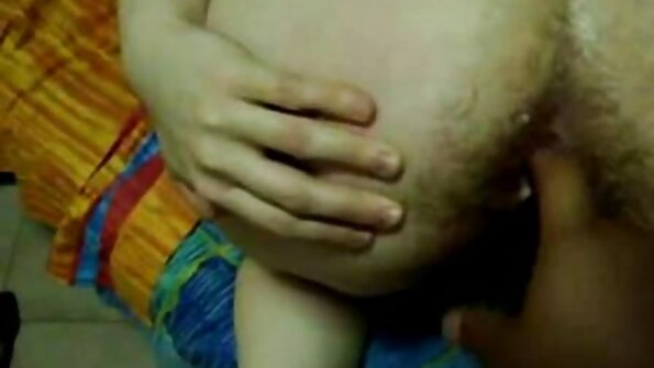 Tätowierte MILF-Mama wird von der Freundin ihres Sohnes gebumst ältere dame gefickt