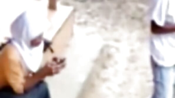 Schwarzes Mädchen ist Deepthroating in ihrem Haus älter nackte frauen